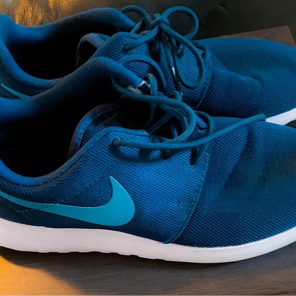 Nike Lightweight Sneakers in Tealish Blue - Picture 2 of 8